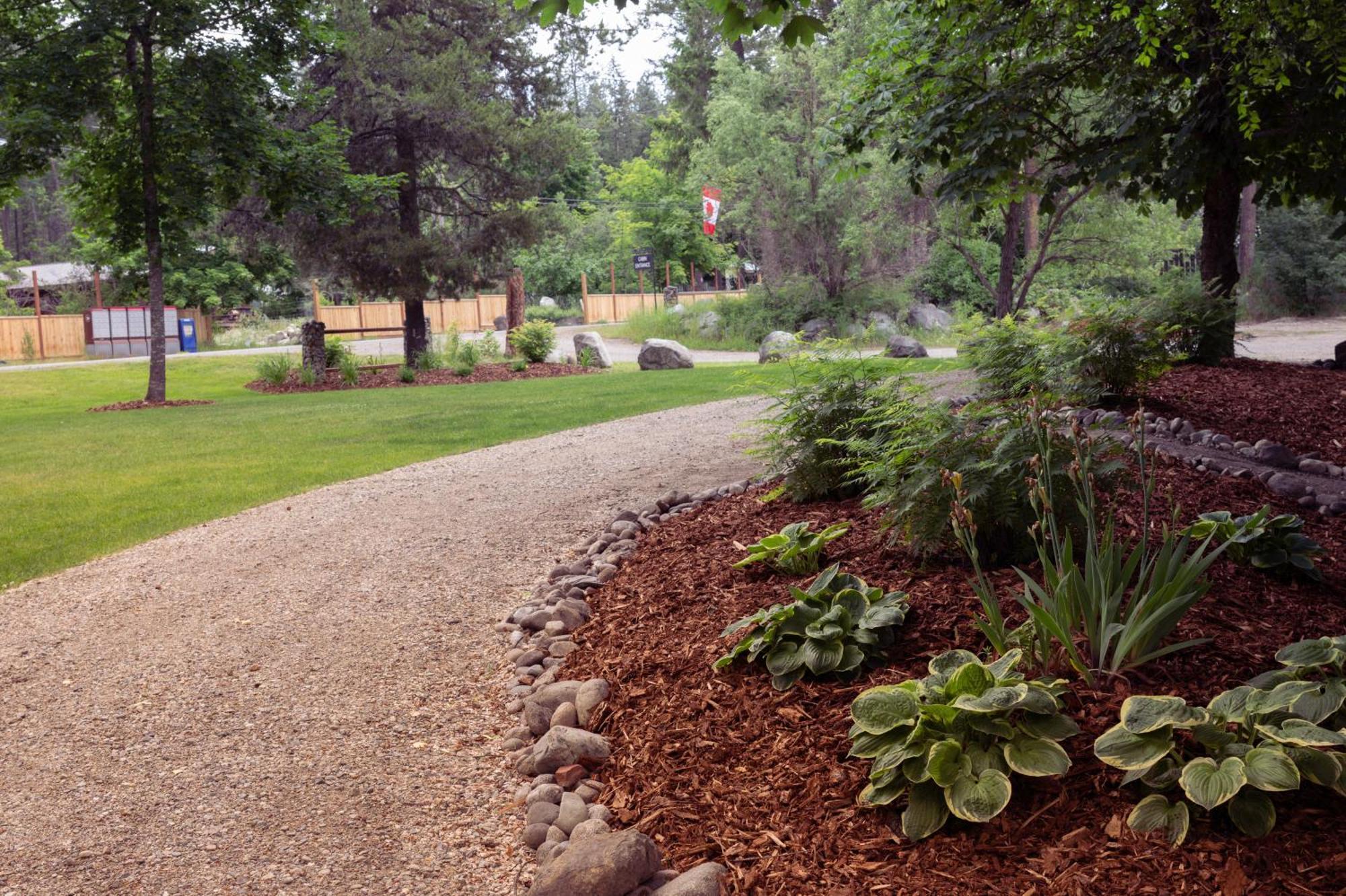 Barefoot Villas And Retreat Christina Lake Exterior photo