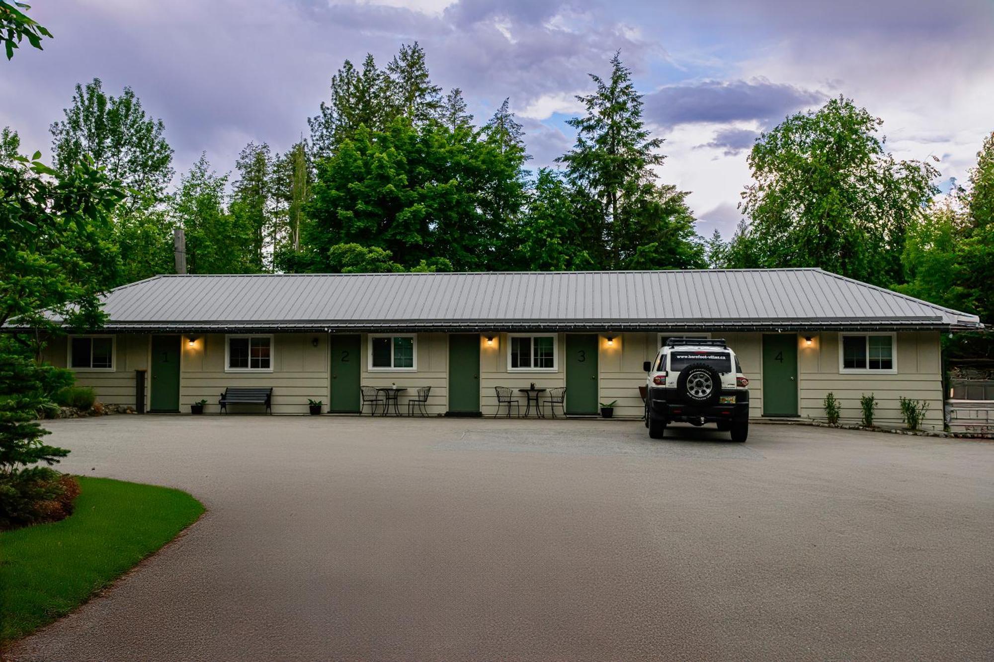 Barefoot Villas And Retreat Christina Lake Exterior photo