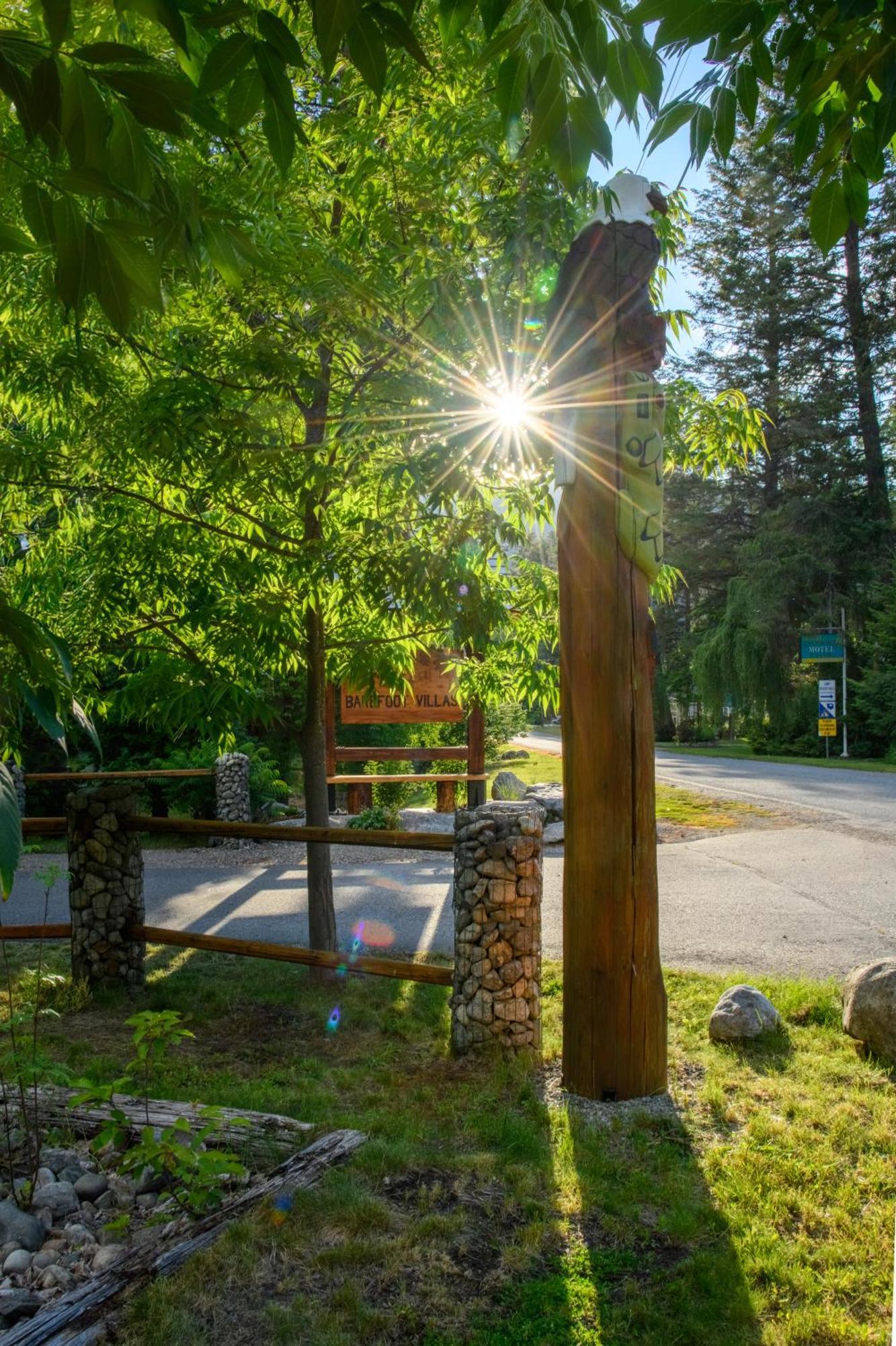 Barefoot Villas And Retreat Christina Lake Exterior photo